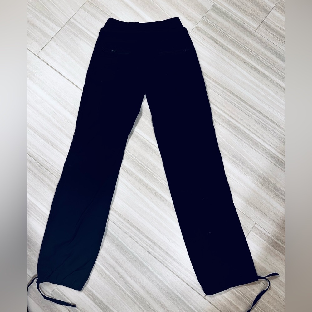 ANATOMIE ladies Cotton cargo pants. Stretch and drawstring waist. Size XS